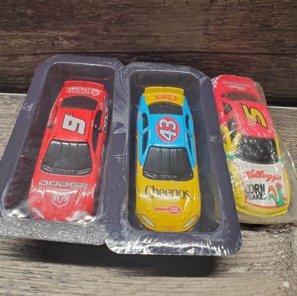 WHEATIES 2001 NASCAR CAR GIVEAWAY, BILL ELLIOTT & JOHN ANDRETTI 1993 Kelloggs